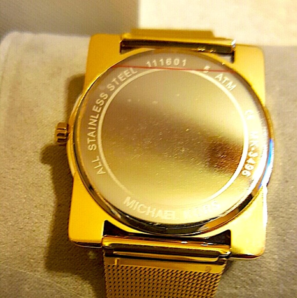 Michael Kors Square Watch in Gold - Picture 4 of 4
